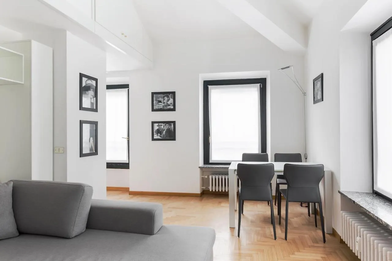 Living Brera, A Unique Experience - Vicolo Fiori Apartment Milan 0*,