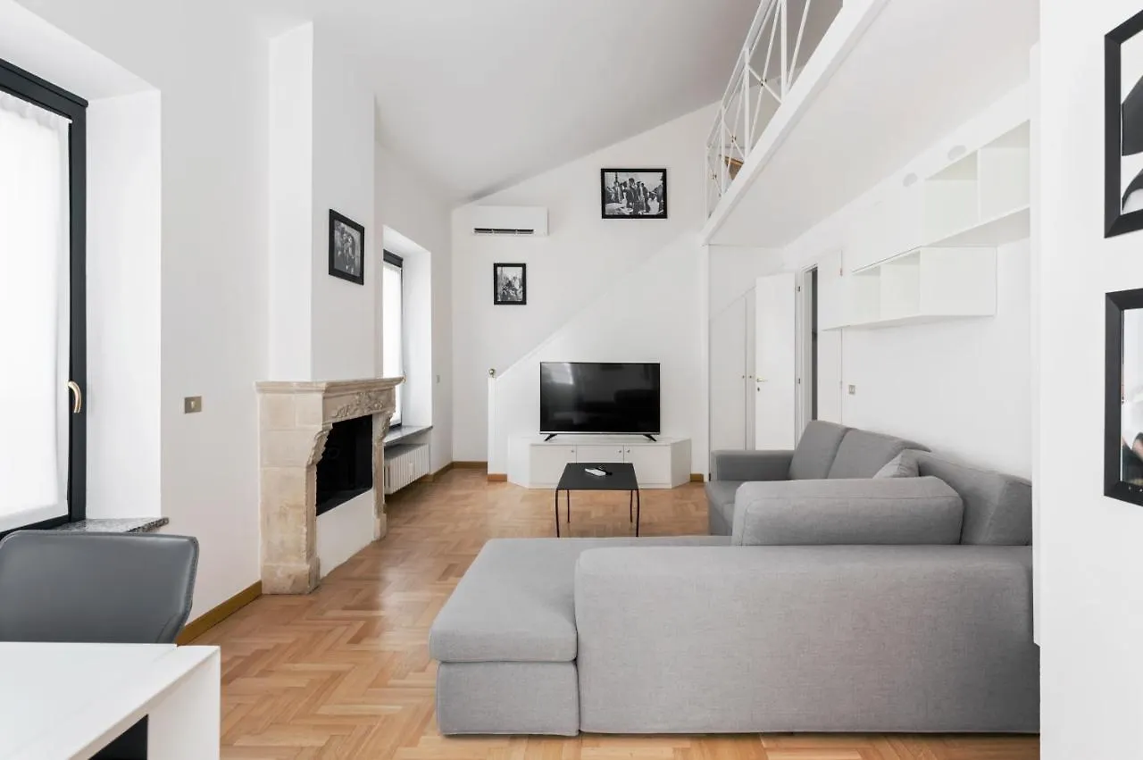 Living Brera, A Unique Experience - Vicolo Fiori Apartment Milan
